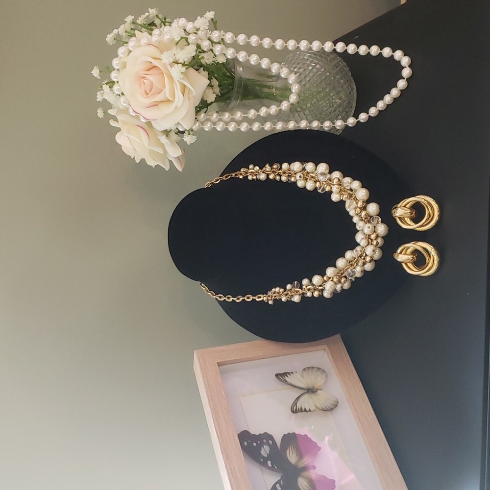 The limited pearl & crystalbead necklace+goldtone earrings & faux pearl necklace